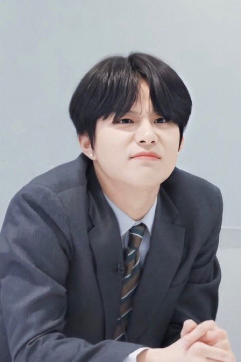 도망공 #맠정 가보자

낙하산 맠본부장님 난데없이 잠적하는 바람에 주말까지 반납하고 맠본부장님 잡으러 뛰어댕기는 쩡비서.. 그러다 본인 인생까지 본부장님한테 주게 됨