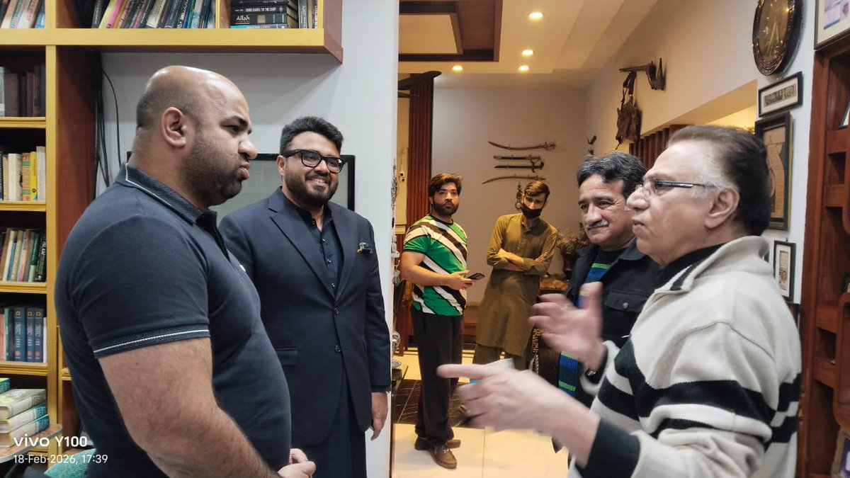 RanaSikandarH's tweet photo. معروف اور منفرد کالم نگار آصف عفان کے ہمراہ سینئر تجزیہ کار حسن نثار سے ملاقات کی۔ باہمی دلچسپی کے امور پر سیر حاصل گفتگو ہوئی۔ حسن نثار نے پنجاب حکومت کی تعلیمی اصلاحات کی تعریف کی۔
@HassanNisar https://t.co/5XKyq3Z2vv