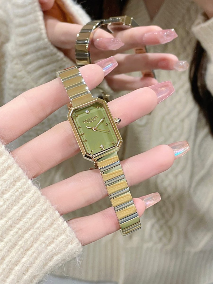 RosettaJeanTea's tweet photo. Every second counts, especially with this stunning watch on my wrist! 💚✨ Embracing style and elegance while making memories. Here's to cherishing every moment! ⏰ https://t.co/5rELKZJvGF