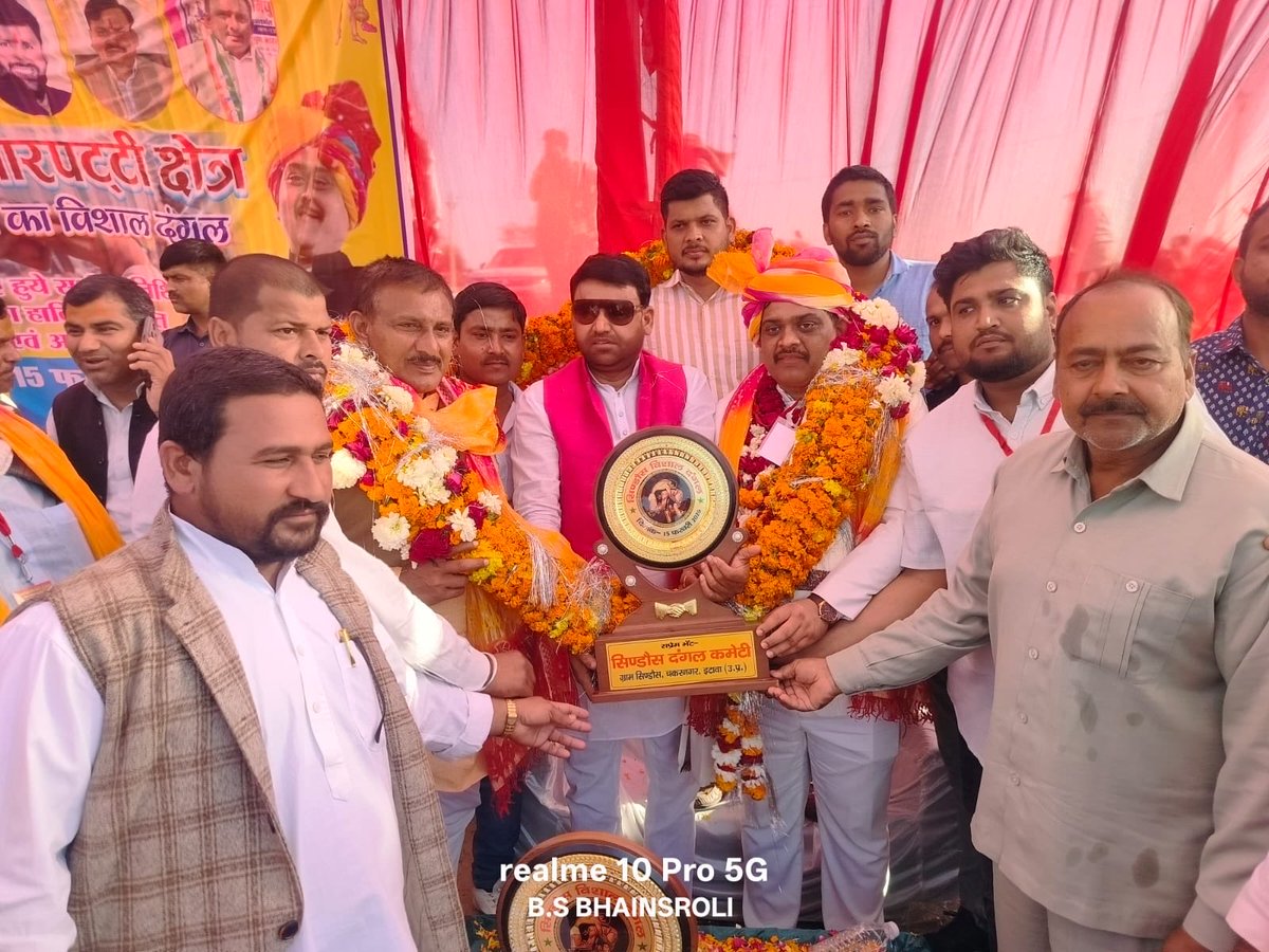 गत दिवस ग्राम सिंडोस में आयोजित दंगल में पहुँच कर पहलवान भाइयो का हौसला बढ़ाया