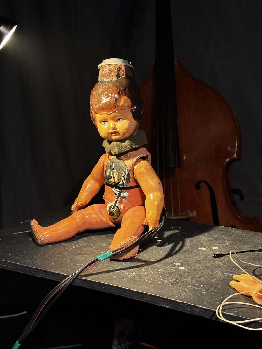 SaKYo_SaeKi's tweet image. 今日も下北沢国際人形劇祭へ。
客入れの時からすでに出演者がそこにいて世界が始まっていて、楽しかったー！！
音楽とオブジェクトシアターのコラボレーションで生演奏かっこよかったです！
明日も都内の小学校公演後にまた新しい作品と出会いに行きます！
#sipf