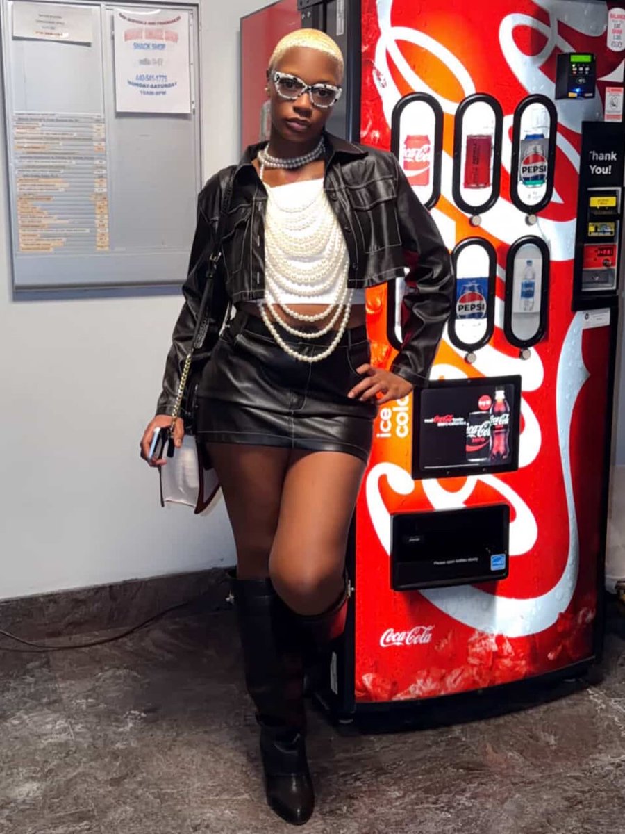 _RjStrong's tweet photo. Brown like a penny but she a dime 💎🔥 https://t.co/U6trvfdy4M