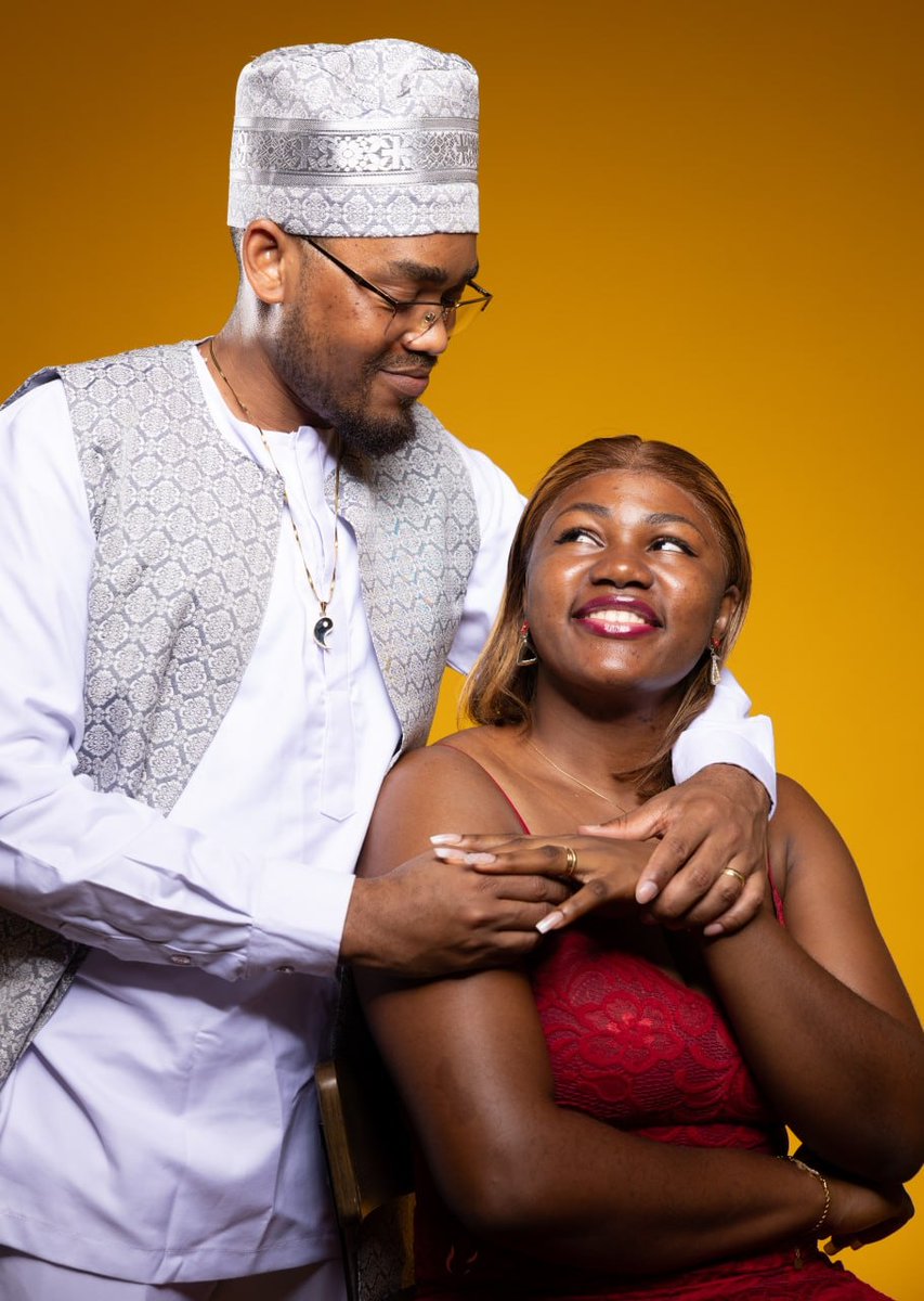 TheFFstudio_'s tweet photo. ✨ 3 poses couple faciles ❤️
1️⃣ L’étreinte complice
2️⃣ Le regard amoureux
3️⃣ Le geste tendre
Simple. Naturel. Inoubliable. 📸
Réservez votre séance et racontez votre histoire avec nous ❤️✨ https://t.co/9e5EJQZc55