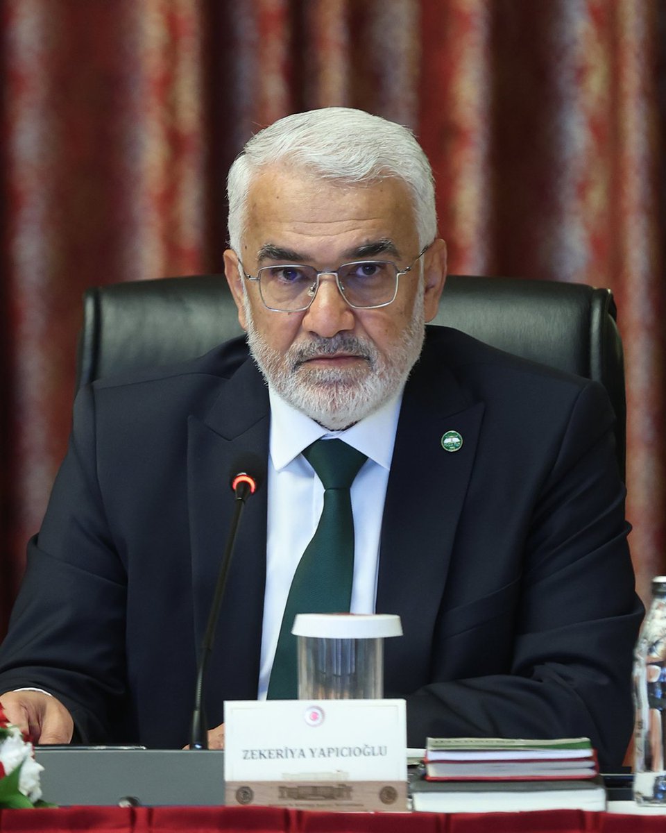 Genel Başkanımız Sayın Zekeriya Yapıcıoğlu, “Milli Dayanışma, Kardeşlik ve Demokrasi Komisyonu”nun son toplantısında, hazırlanan raporun oylamasında 'EVET' oyu kullanmıştır.

Bununla birlikte Genel Başkanımız; raporun hazırlanma yöntemi, içerikte yer alan eksiklikler, metodolojik