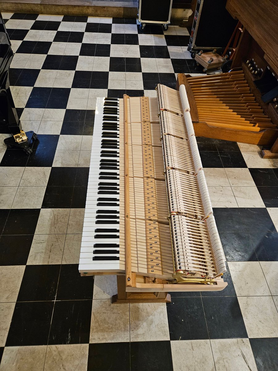 Holy Sepulchre London tweet media