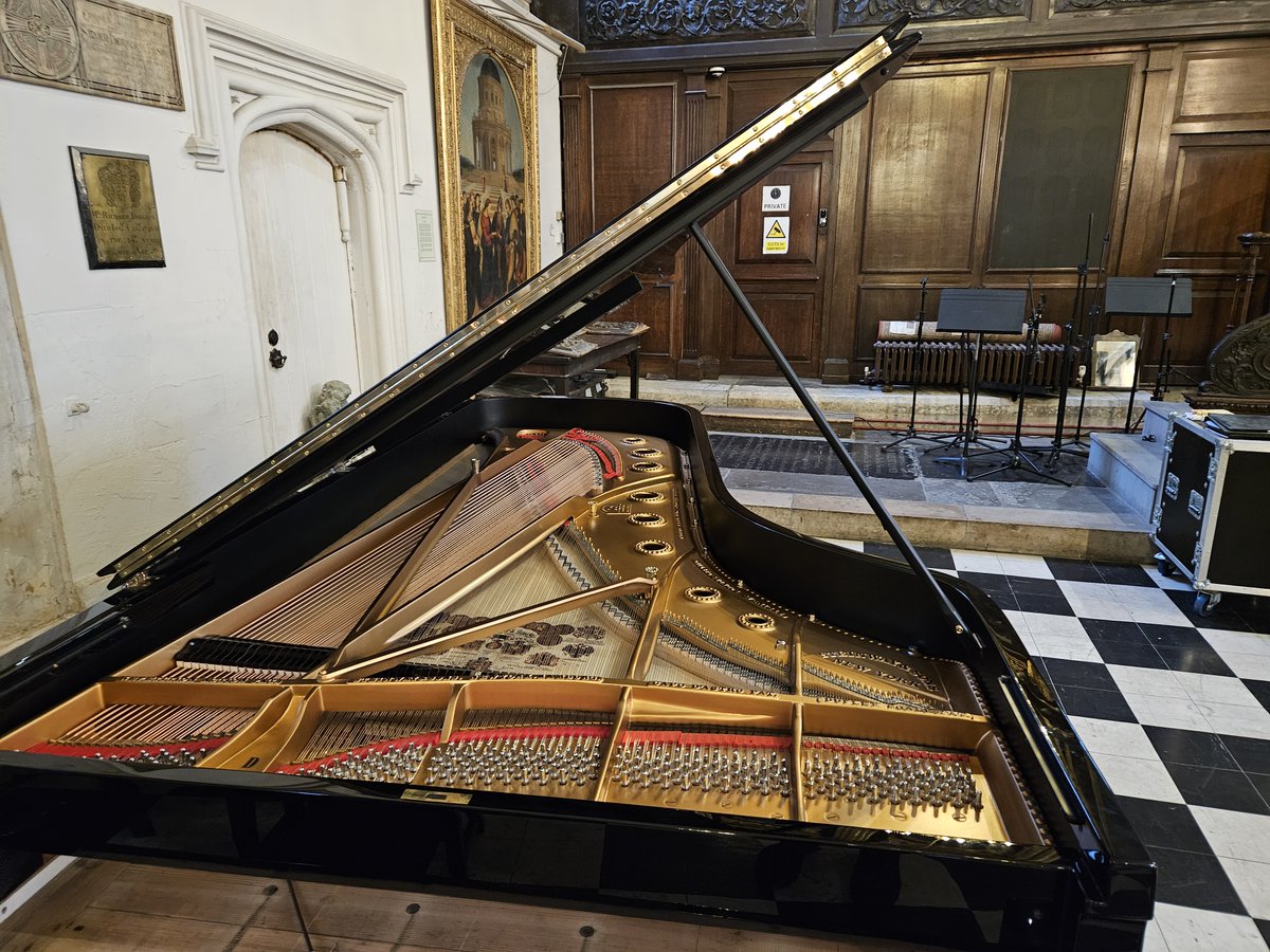 Holy Sepulchre London tweet media