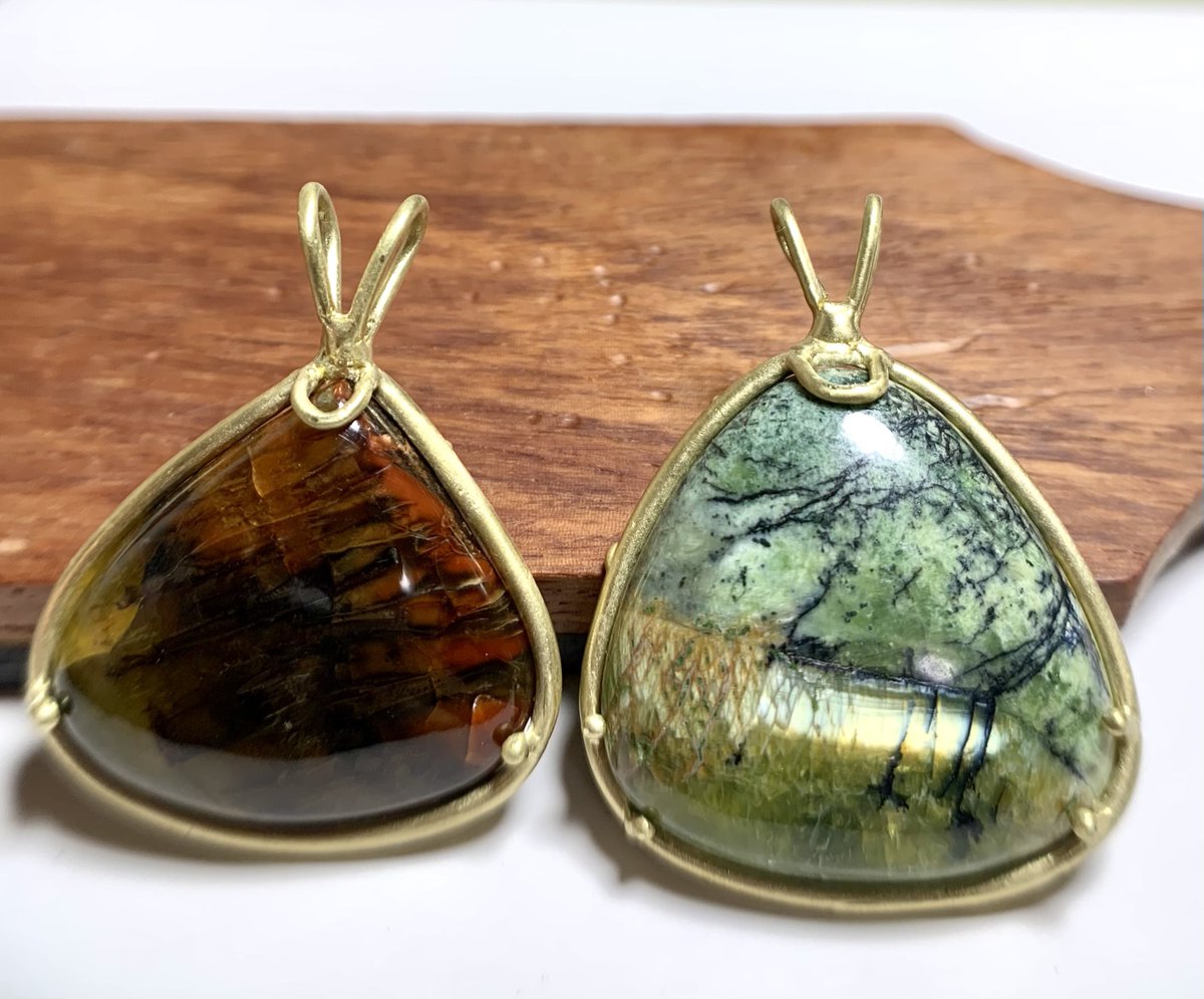 新作のおっきな変わり種オパール2種 グリーンのほうがインペリアル