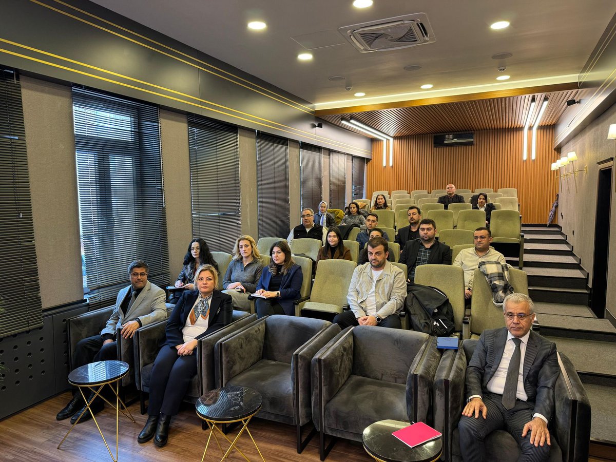 İl Müdürümüz Sayın Neslihan VURUCU başkanlığında, ilimizin tanıtım faaliyetleri kapsamında hazırlanacak olan Balıkesir Tanıtım Broşürleri hakkında değerlendirme toplantısı gerçekleştirildi.