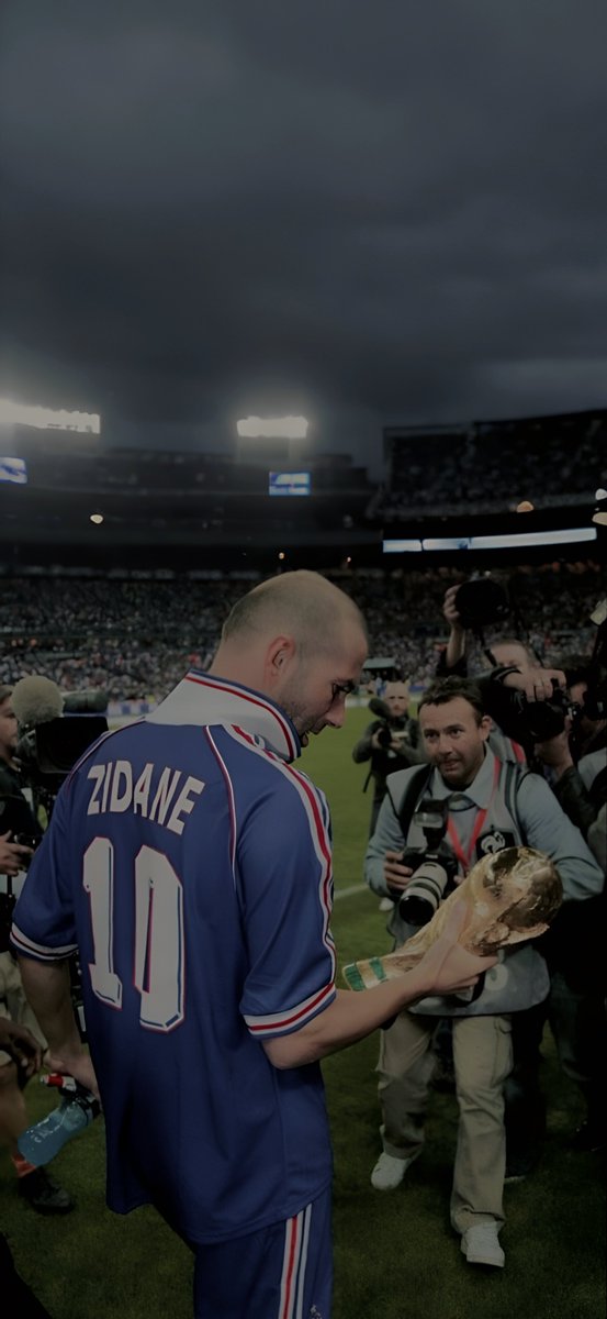 mrderby64's tweet image. Zidane Wallpaper 4k❤️‍🔥

#Wallpaper #Zidane #RealMadrid #France 
-
t.me/mrderby64