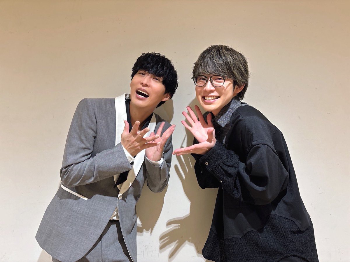 kawasaki_takaya's tweet photo. 大石昌良×川崎鷹也 アコギ1本ツーマンライブ、本当に最高な時間になりました😭

最後のコラボはもう泣かないように必死になりながら歌いました、、、

こんな先輩になりたいな、
こんな先輩でありたいな、
そう思わせてくれる背中でした

また帰ってくるぞ大阪ーーー！！！
続きは大阪城ホールにて😎🙏 https://t.co/Csv2je7ZS2