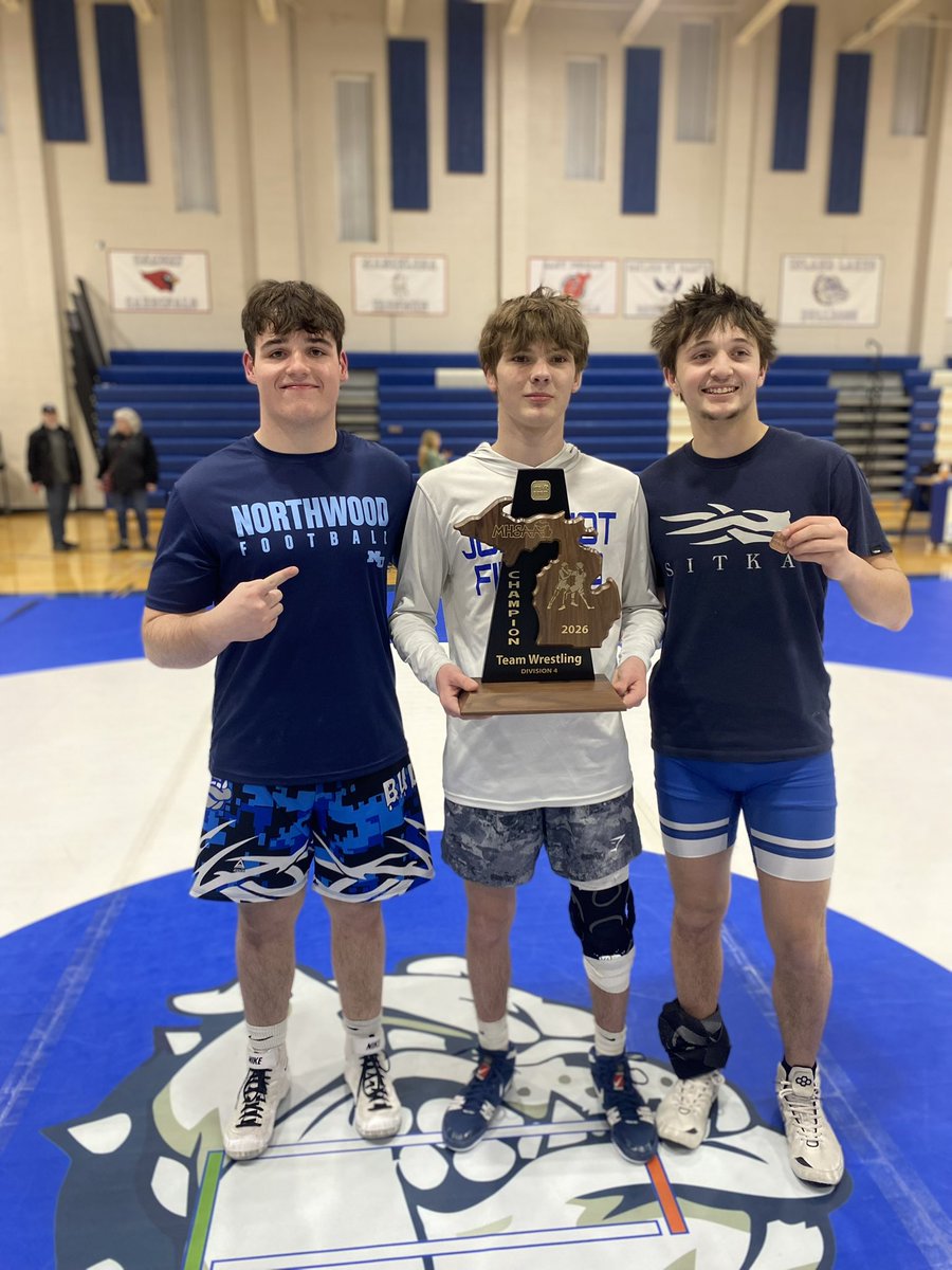 Avery57053214's tweet photo. It’s team regionals day!!!! Looking forward to being home another trophy. #onegoal #senior https://t.co/UD2GYrmE6k
