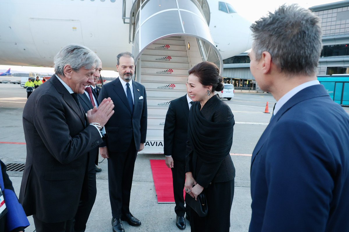 jellybunnyx789's tweet image. 💜 แม่น่ารัก ผู้มารอรับก็ไหว้สวย 💜 
#ทรงพระเจริญ #พระราชินีสุทิดา #รักพระราชินีสุทิดา #เรารักสถาบันพระมหากษัตริย์ #สถาบันพระมหากษัตริย์ #QueenSuthida #สาธารณรัฐอิตาลี #อิตาลี