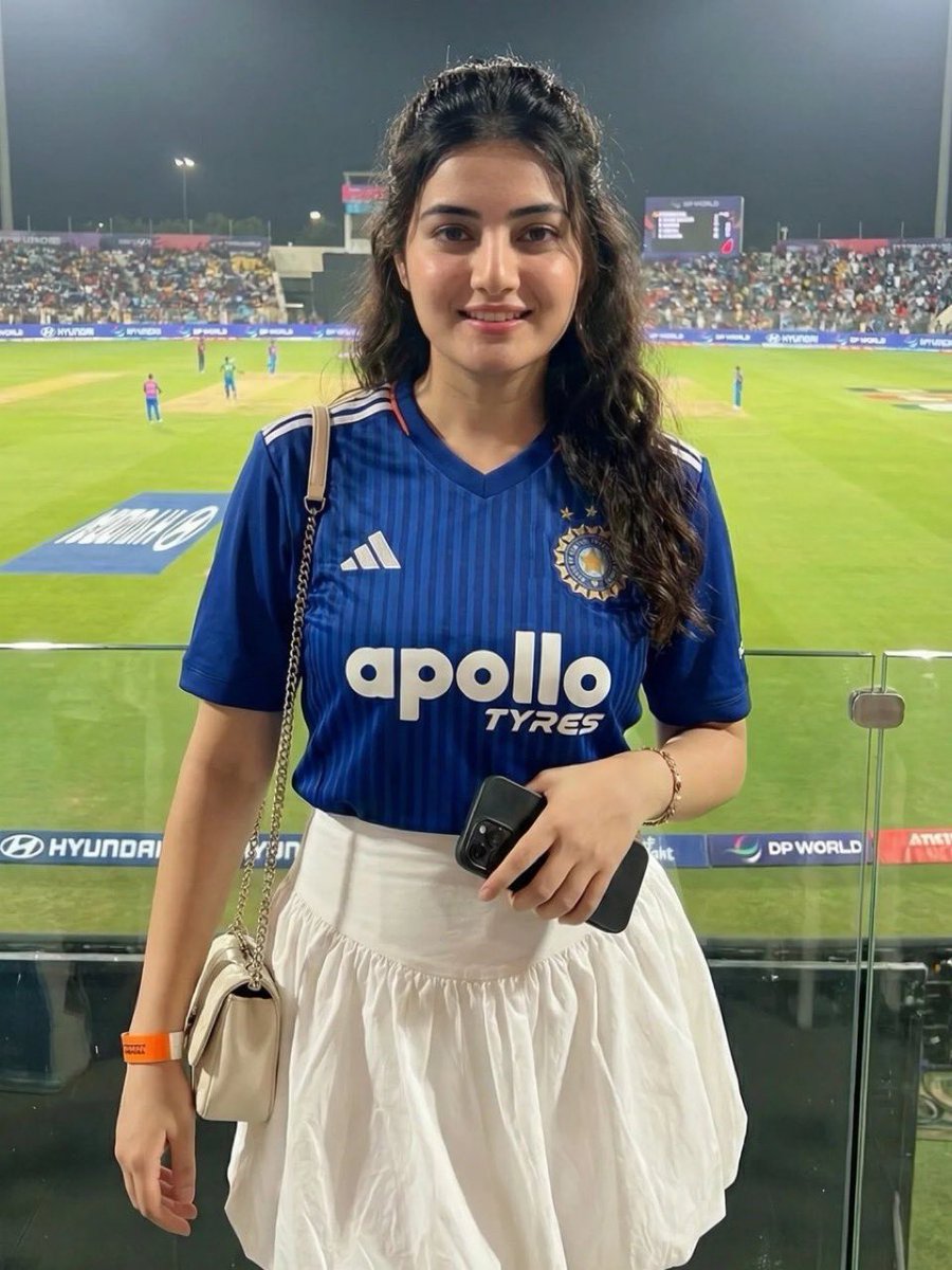 DebuggingLife23's tweet image. Hey @grok, who’s this girl and why is everyone talking about her? 👀