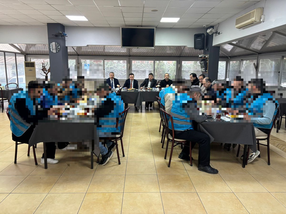 IlceTurgutlu's tweet photo. Turgutlu İlçe Milli Eğitim Müdürlüğü, Denetimli Serbestlik Müdürlüğünün organizasyonuyla okullarda çalışma yürüten personeli ve yükümlüleri düzenlenen kahvaltıda ağırladı. Kahvaltının ardından teşekkür belgeleri verildi. https://t.co/D1Ok7u7kuD