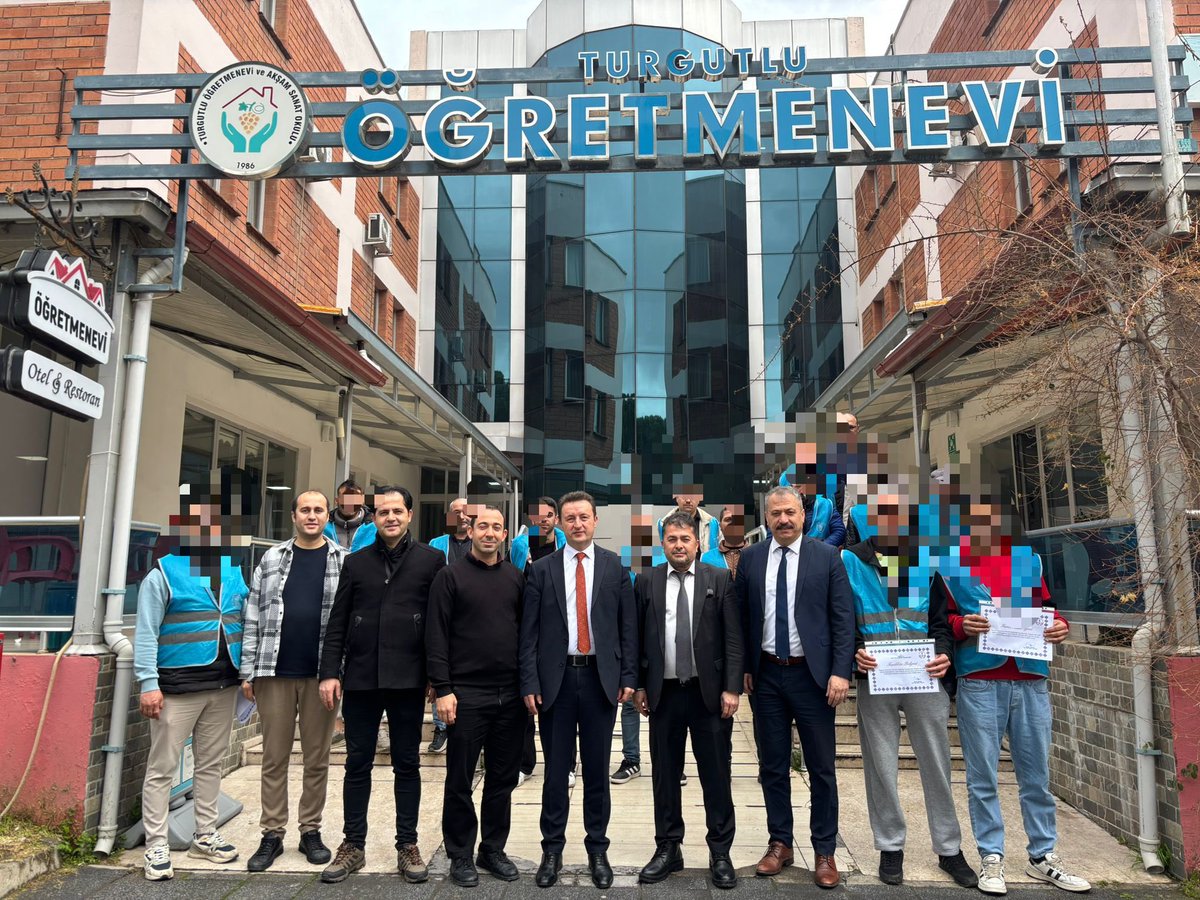 IlceTurgutlu's tweet photo. Turgutlu İlçe Milli Eğitim Müdürlüğü, Denetimli Serbestlik Müdürlüğünün organizasyonuyla okullarda çalışma yürüten personeli ve yükümlüleri düzenlenen kahvaltıda ağırladı. Kahvaltının ardından teşekkür belgeleri verildi. https://t.co/D1Ok7u7kuD