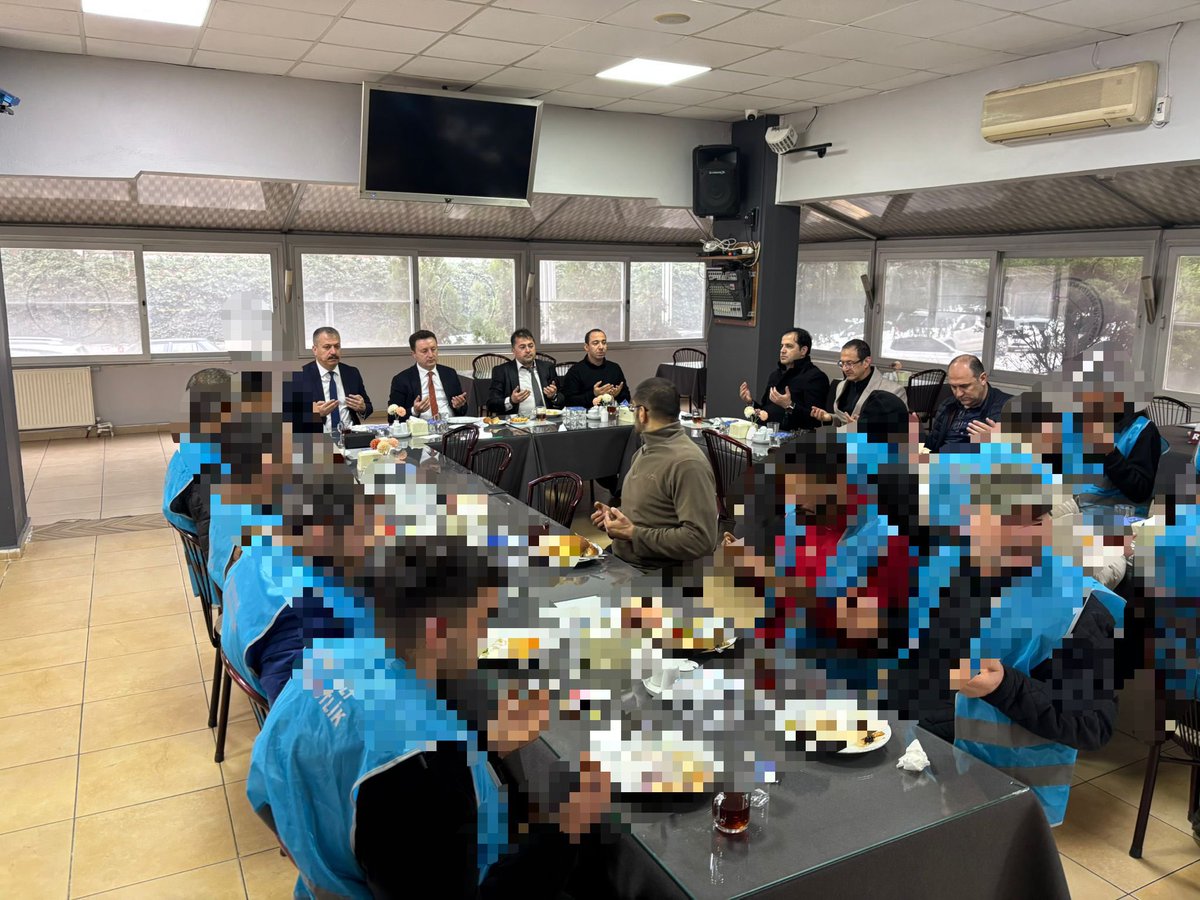 Turgutlu İlçe Milli Eğitim Müdürlüğü, Denetimli Serbestlik Müdürlüğünün organizasyonuyla okullarda çalışma yürüten personeli ve yükümlüleri düzenlenen kahvaltıda ağırladı. Kahvaltının ardından teşekkür belgeleri verildi.