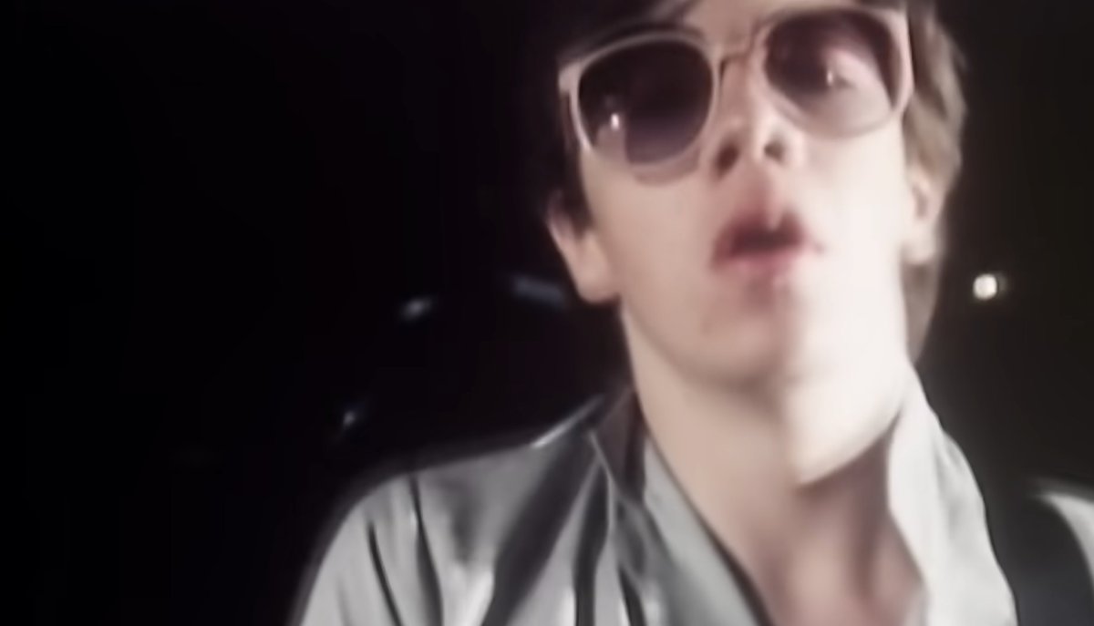 VirginRadioIT's tweet image. Il primo #RevolverCult di oggi a @RevolverShow è Space Age Love Song dei #AFlockOfSeagulls. @VIRGINRINGO 
youtube.com/watch?v=gOK3rq…