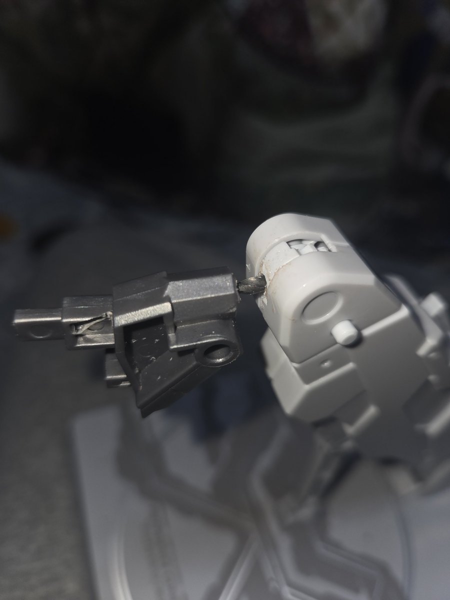 ネットで情報漁ってたら
金属の棒ぶっ指し補強があった天元突破ドリルで穴開けてヤってやったぜ

もう売り物にならない😇