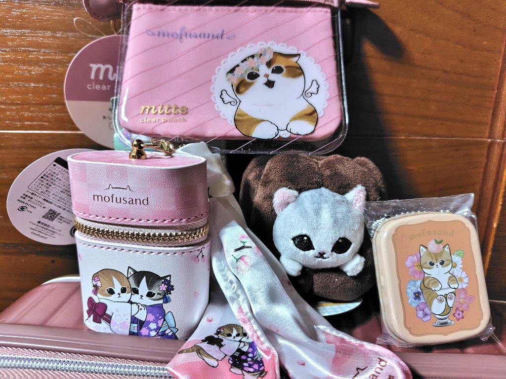 #mofusand 
#mofusandタイトー限定
#mofusand推しキャラ
#クレーンゲーム
#横浜ビブレツリービレッジ
モフちゃんで、TAITO限定賞品GETした✨️🌸の春に持ち歩きたいなぁ✨️😃可愛い💖後、横浜ビブレのツリービレッジで💖