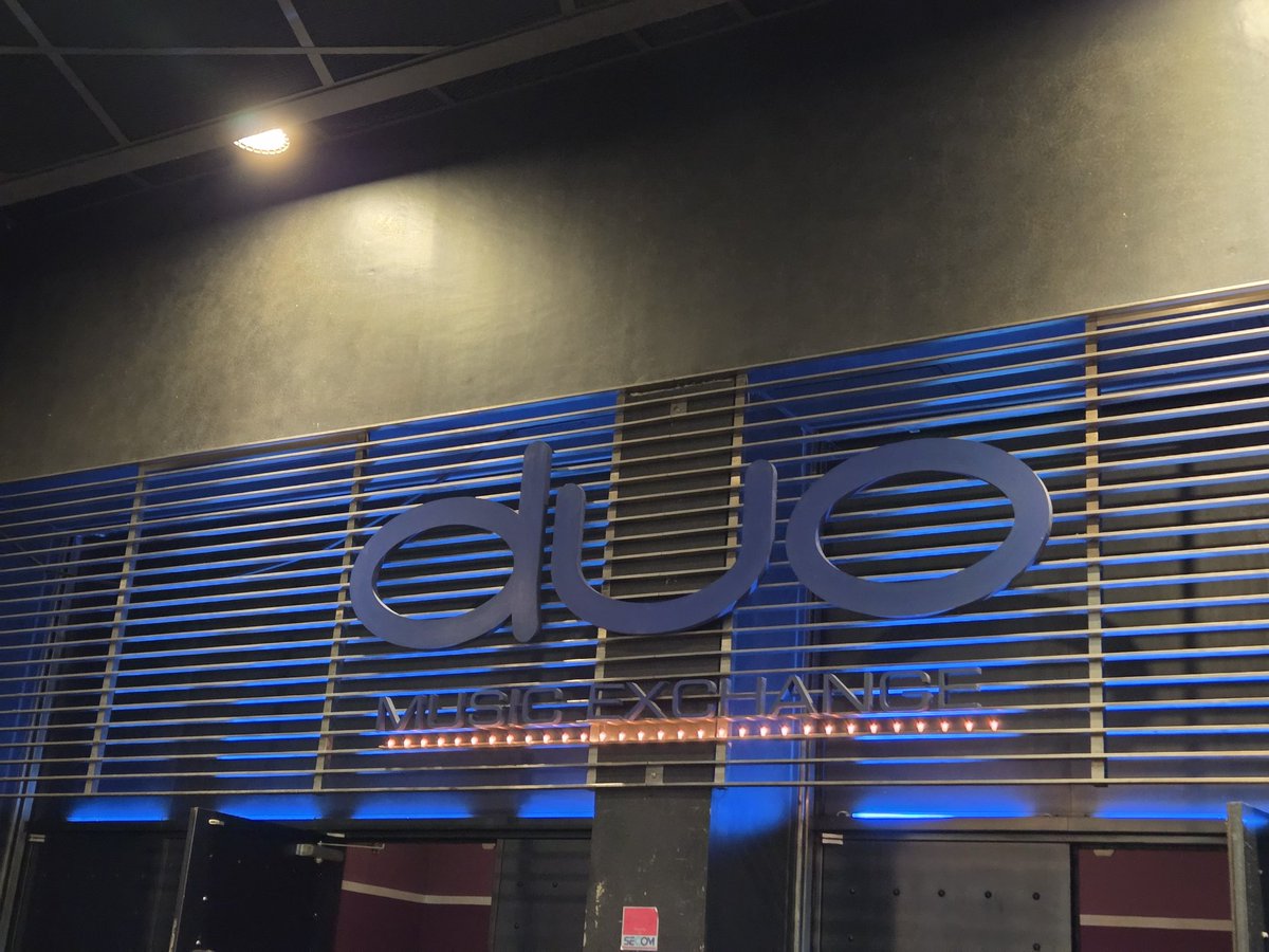 Tyrol0129's tweet photo. “竹原ピストルとフラワーカンパニーズのツーマンライブ”
合奏！最高！
スタンディングなのが、自由度高くて楽しかった！汗かいた！

フラカン鈴木圭介さん曰く↓
ピストルさんがバンド編成だと機関銃、いや戦車になる！

それにしても、深夜高速
名曲だな。
＃渋谷duo MUSIC EXCHANGE
＃竹原ピストル https://t.co/7w3EK3u0bO