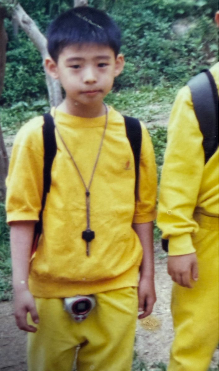 sing_Hyo422's tweet image. 너구나 
휘둘림당한 그 열쇠목걸이가