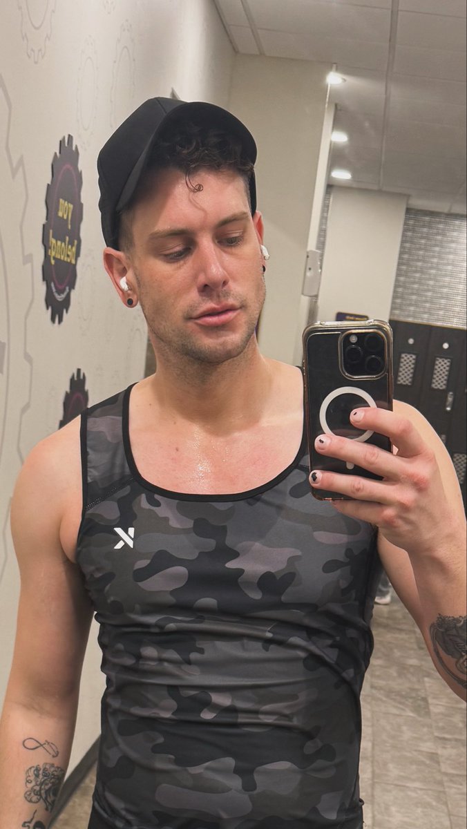 Dusty Ray Bottoms tweet media