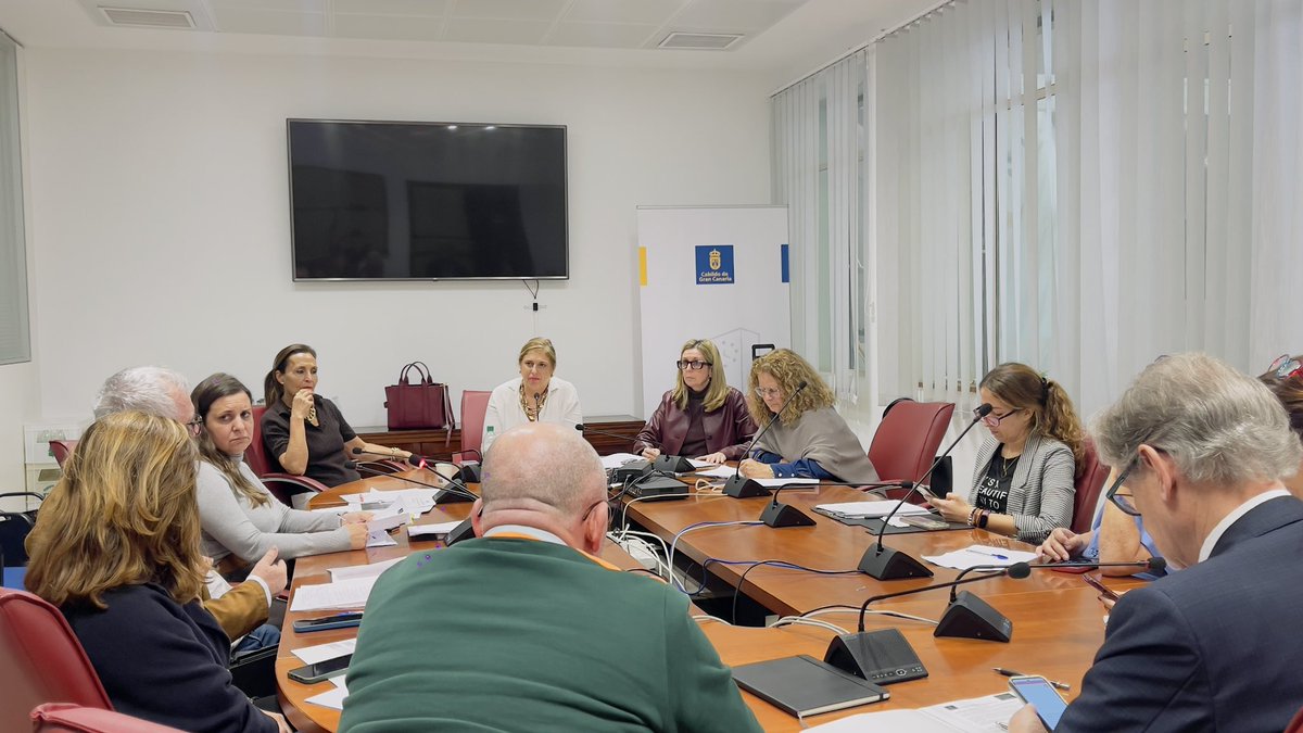 🗣️<a href="/Imena3/">Isabel Mena /❤</a> preside la Comisión de Política Social, Educación y Deportes que se ha celebrado este miércoles en Casa Palacio del <a href="/GranCanariaCab/">Cabildo Gran Canaria</a>. También han estado presentes los consejeros socialistas <a href="/OlaiaMoran/">Olaia Morán Ramírez</a> y <a href="/Juandiazsanchez/">Juan Díaz Sánchez</a> que ha sustituido hoy a <a href="/aridanyromero/">Aridany Romero</a>