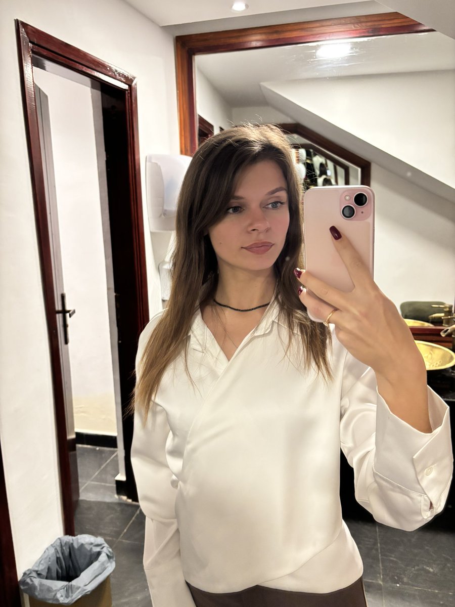 VikaStrelchenko's tweet photo. Уработалась.
В отпуск хочу. https://t.co/Hu9YjvL9dv