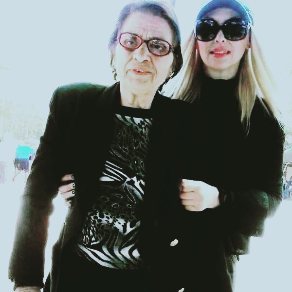 hellas25545's tweet image. Σε λιγες μερες συμπληρωνονται 10 χρονια απο τον αδικο θανατο της λατρεμενης μου μητερας!
Η μαμα μου υπηρξε υποδειγμα ηθους και αξιοπρεπειας!
Ηταν μια σπουδαια μητερα!
Ειμαι τοσο υπερηφανη για την μαμα μου!
Αγαπημένη μου μαμά θα τρομαζες αν ηξερες ποσο πολυ
Μου λείπεις!