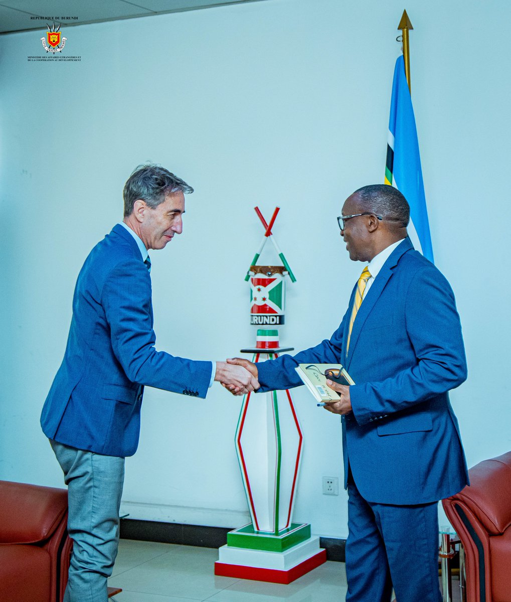 MAEBurundi's tweet photo. Ce 18 février 2026, le Ministre des Affaires Etrangères, de l’Intégration Régionale et de la Coopération au Développement, S.E l’Ambassadeur Edouard Bizimana a reçu en audience Monsieur Ariel Kestens, Chef de la délégation de FICR pour le Burundi, la République Démocratique du Congo, la République du Congo et le Rwanda qui était venu pour une visite de courtoisie. @Edbiziman  @Sonitu6  @MBARUBUKEYESeve  @NtareHouse  @KwaNtare  @RTNBurundi