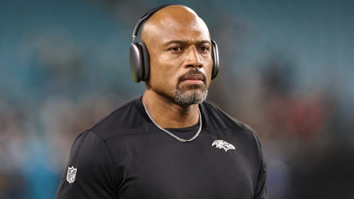 koestreicher34's tweet photo. Ravens DC Anthony Weaver on why he was willing to return to Baltimore and not call plays after not getting a HC job

"This job and being with coach Minter is hardly a consolation prize...Selfishly I'm in it to try to win a Super Bowl. To be a part of a group that's forever" https://t.co/zIawhcKD2Q