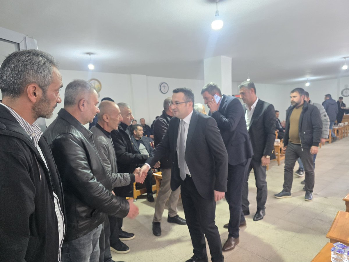 📍Tekel Mahallesi Silvan

Silvan Kaymakamımız Sayın Osman Oğuz EKŞİ ile Birlikte.

Hakkari’de Vatani Görevini İfa Ederken Elim Bir Kaza Sonucu Vefat Eden Şaban Bingöl Kardeşimiz İçin. Taziye Ziyaretinde Bulunduk. Merhum Kardeşimize Allah’tan Rahmet Kederli Ailesine Sabırlar