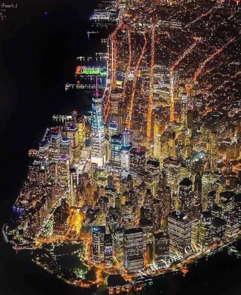 siradisifoto's tweet photo. New York City’de Gece. https://t.co/6Ur90Af9r2