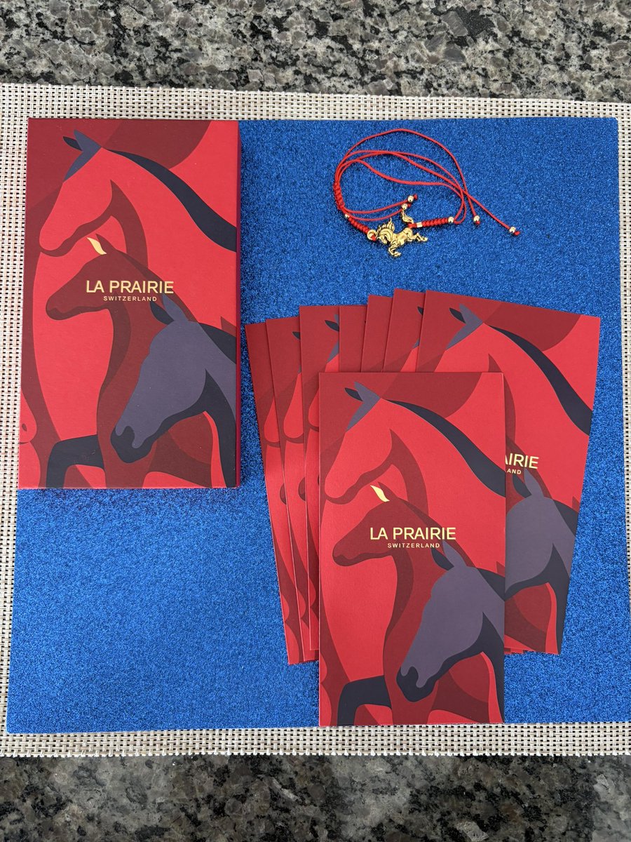 cookiegigan's tweet image. I received a box of 8 Red Envelopes from luxury beauty brand La Prairie for the Lunar New Year. Beautifully done and very dramatic. Definitely one of my favourites. 🧧. #laprairie