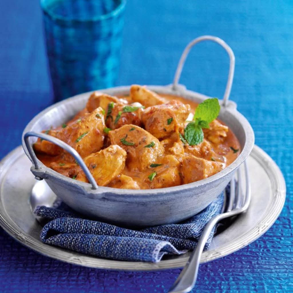Chicken curry. A jar of curry sauce can be upwards of 30 Swips! Spice up your slimming with this creamy curry that’s completely Free. slimmingworld.co.uk/recipes/chicke…
