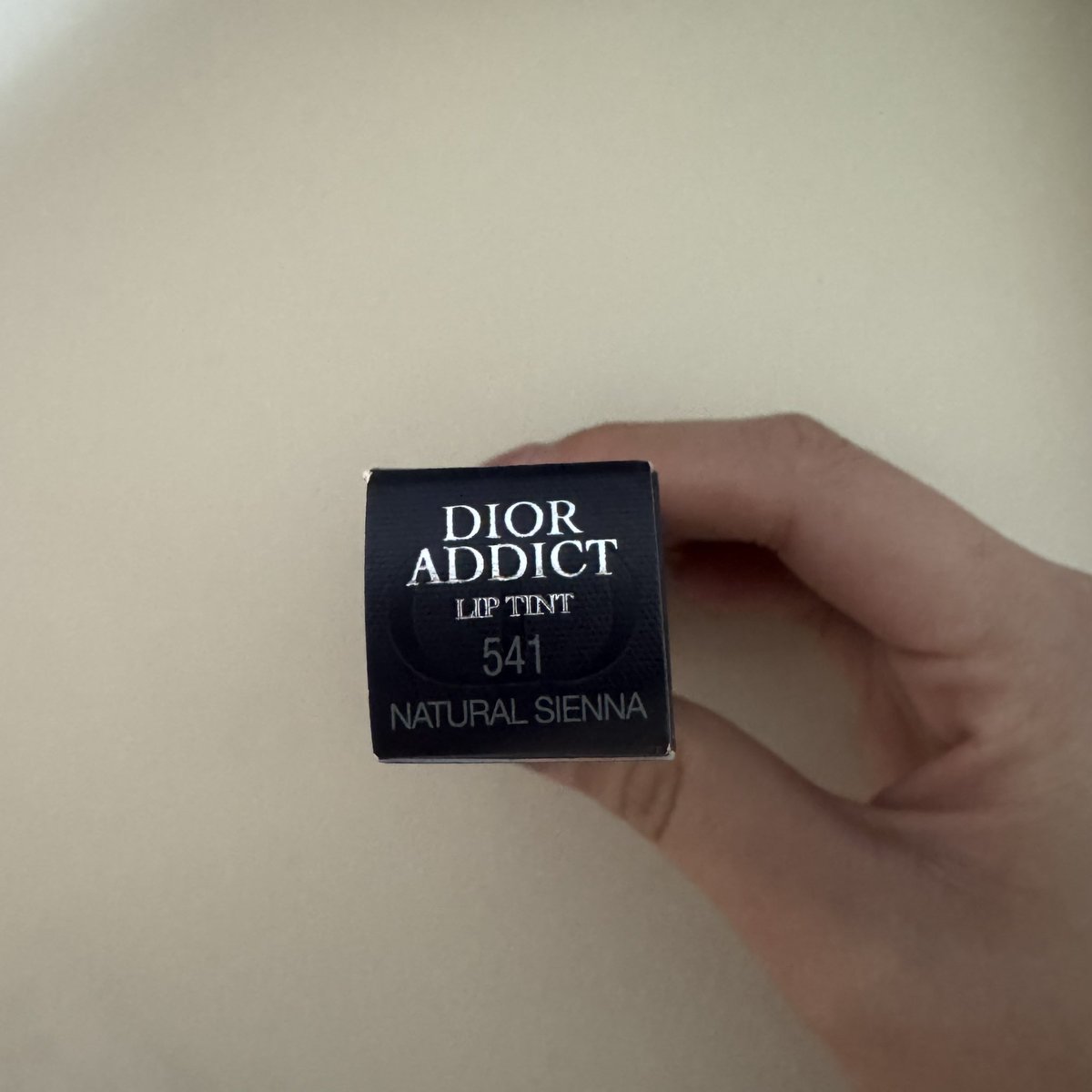 ส่งต่อ Dior Addict No-Transfer Lip Tint • 5ml สี541 ค่า พรีมาจากญี่ปุ่นงับยังไม่เคยใช้และไม่เคยแกะออกมาค่ะ 1200 thb —free shipping 🚚📦💨 #ลิปdior #DiorBeauty #ส่งต่อคสอ #ส่งต่อเครื่องสำอางค์ #พรีออเดอร์ญี่ปุ่น #หิ้วdior #ส่งต่อdior #พรีออเดอร์  #ส่งต่อdior