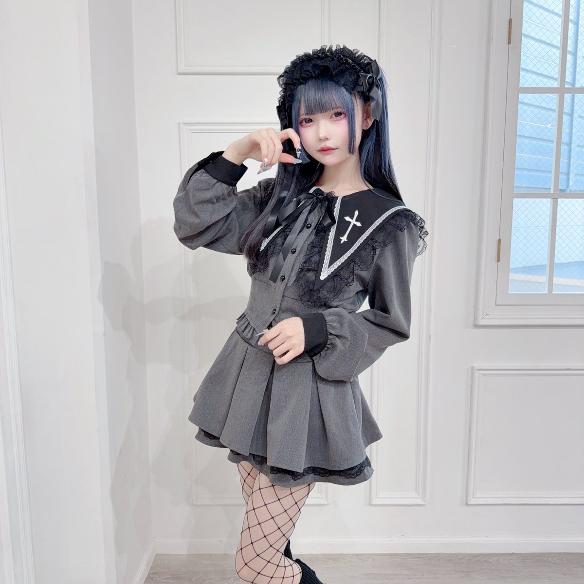 ?? ??????? ⛓️? . 大人気すぎる...? クロス刺繍短丈 