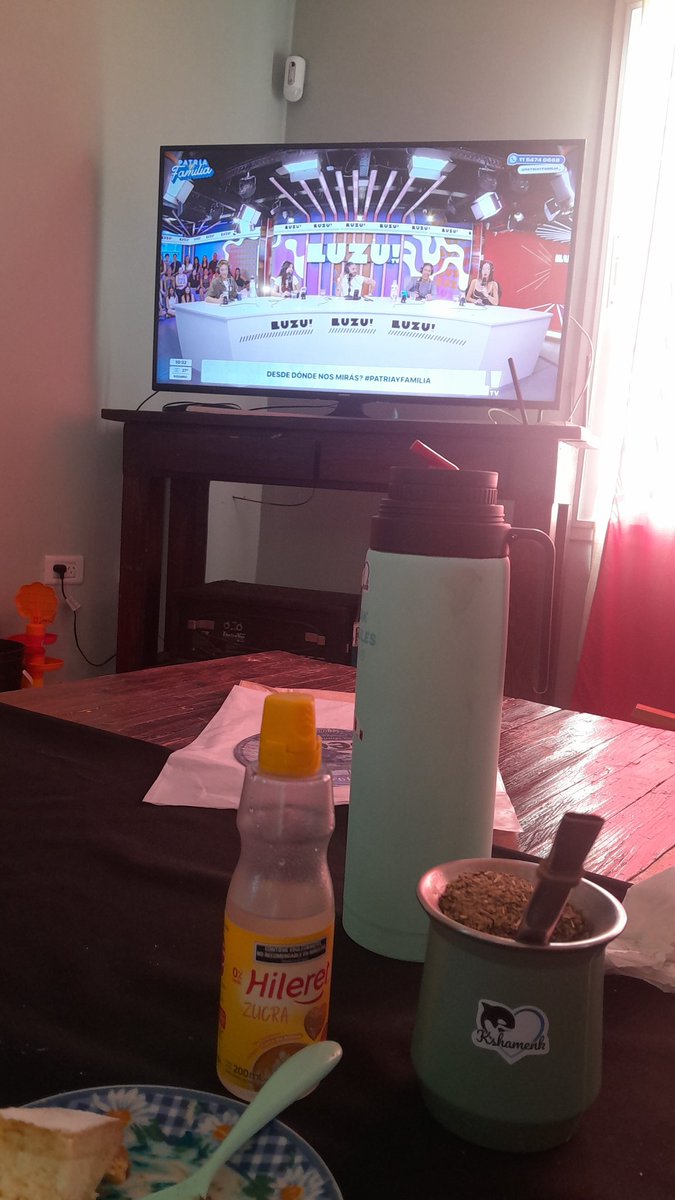 flaester's tweet photo. #PatriaYFamilia acá mirando el mejor programa con unos mates despues de un buen finde https://t.co/UqJ3wEVxDn