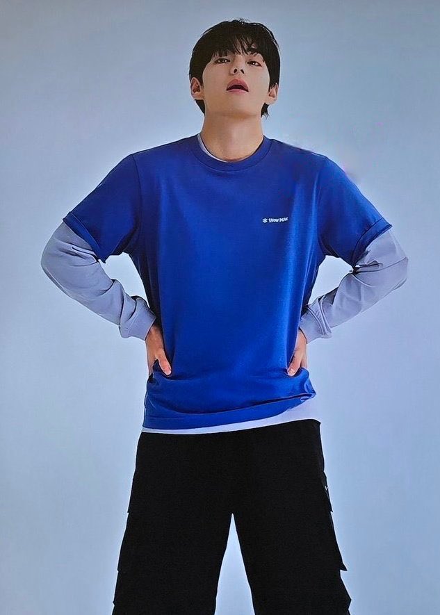 spinorbinmusic's tweet photo. ❄️✨ Kim Taehyung looking absolutely amazing in new photos for Snow Peak 😍🔥

Effortless style, calm aura, peak visuals.
#KimTaehyung #V #BTS #SnowPeak https://t.co/MJZhccpvOo