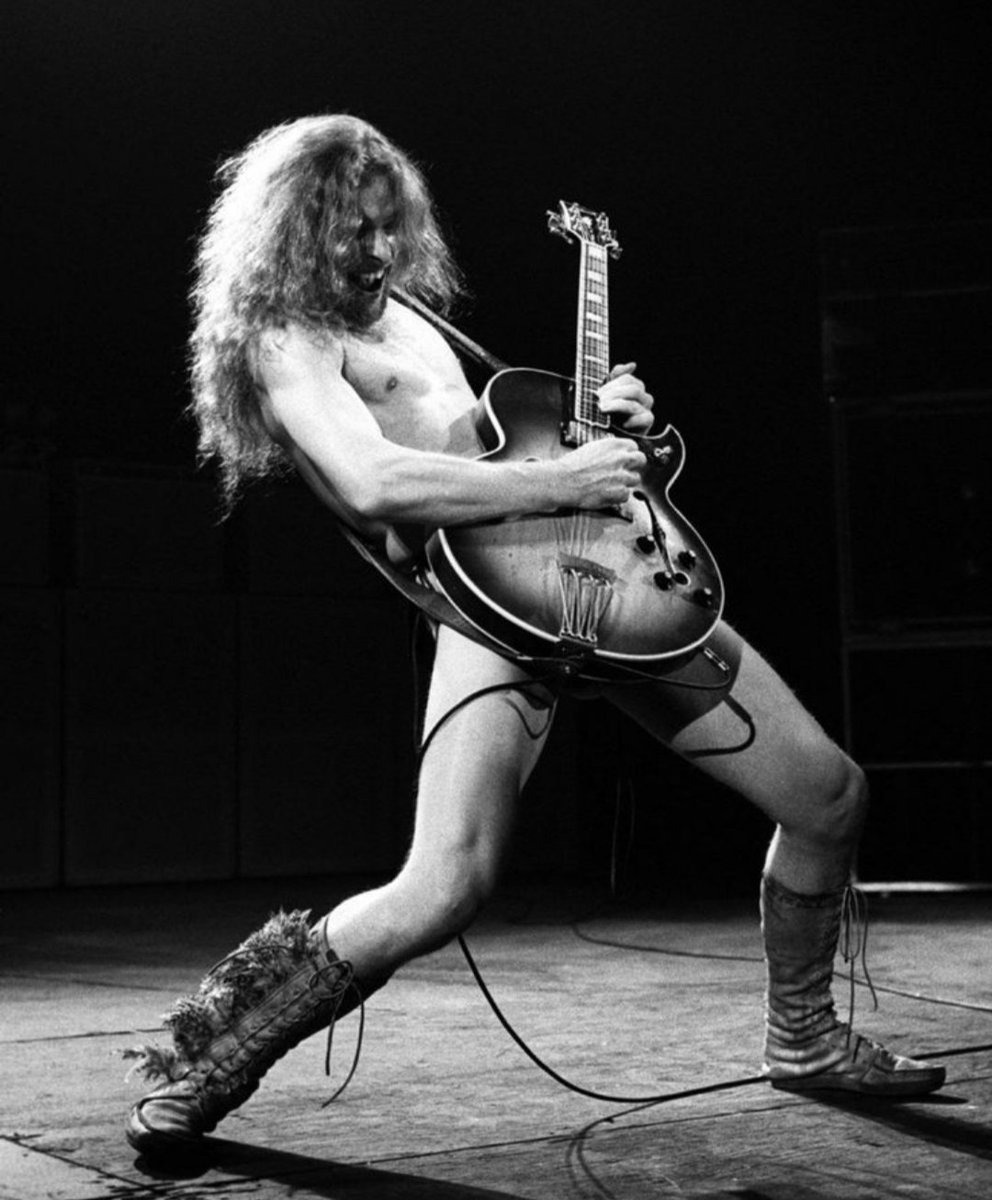 Happy Wednesday, Rockstars...🤘🎸