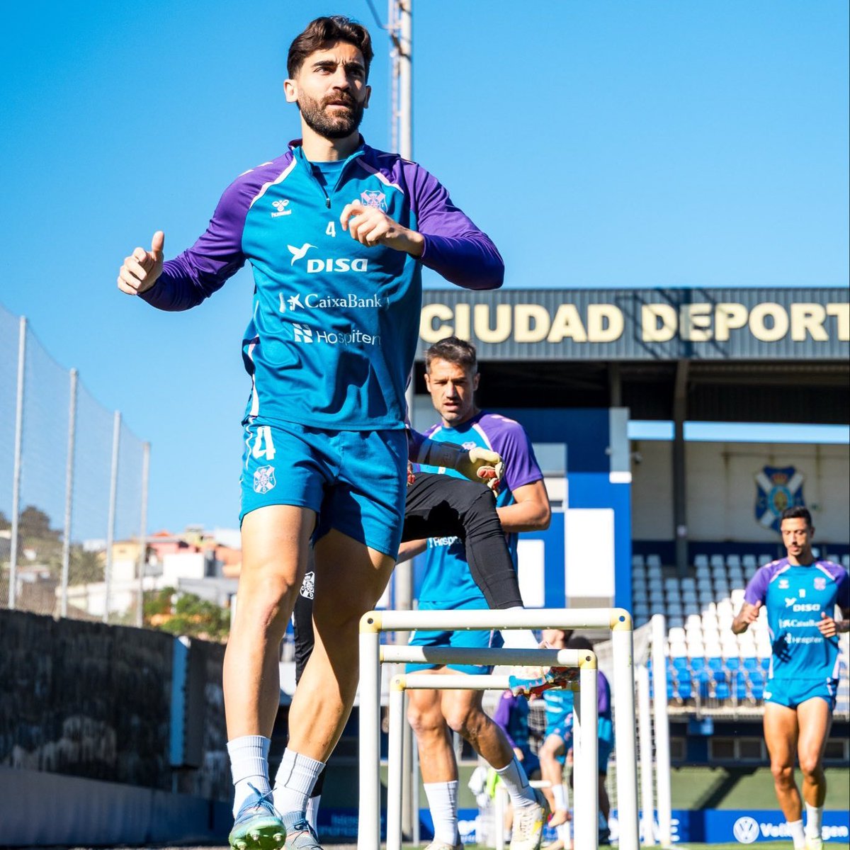 José León:

"Las segundas vueltas son más complicadas. Los rivales ya te conocen, plantean los partidos de otra manera y se juegan mucho más"

"Hemos empezado conversaciones sobre el futuro y todo va en sintonía. Soy muy feliz aquí y valoro mucho la gestión de la nueva directiva"
