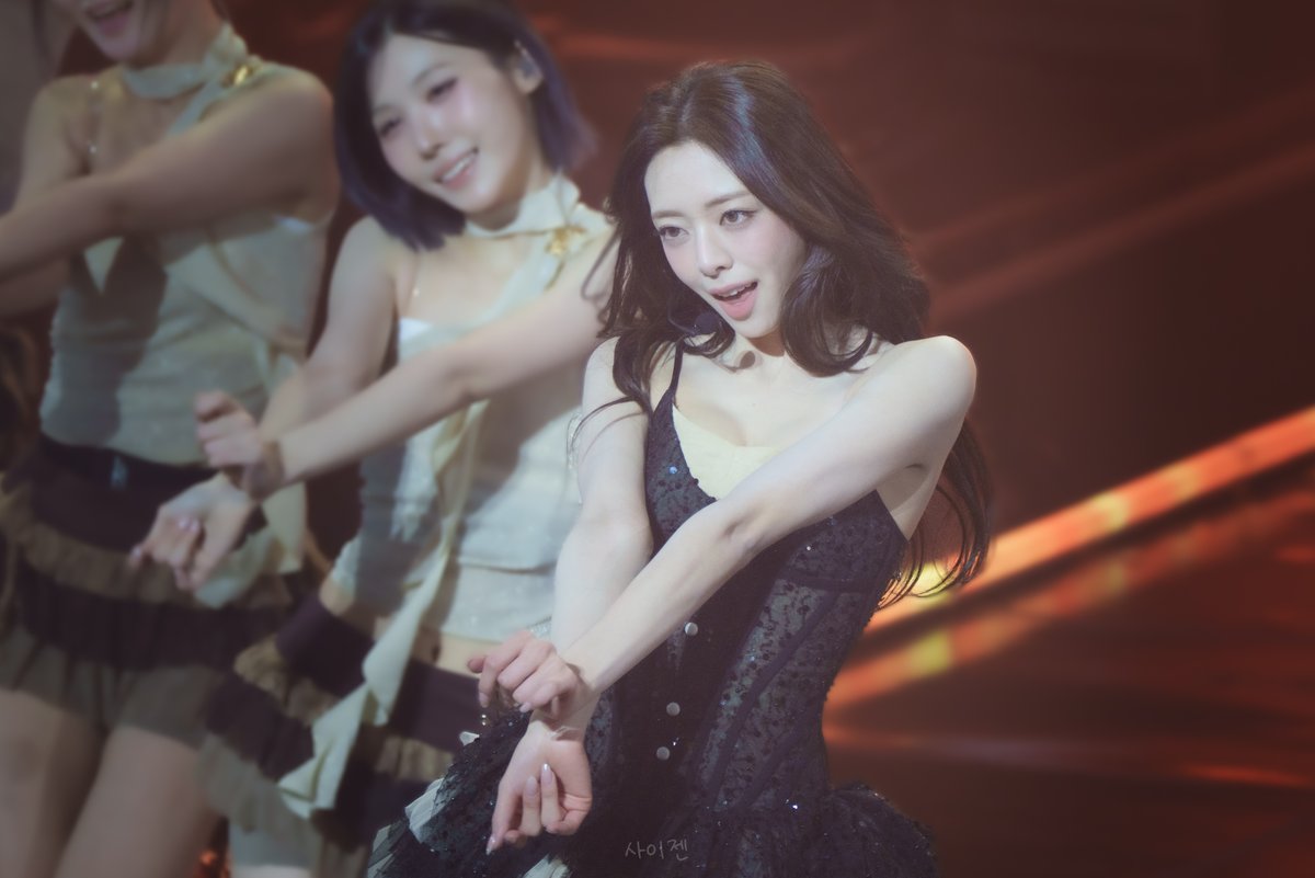 260214 막냉이    

Tangerine

#있지 #ITZY #유나 #YUNA