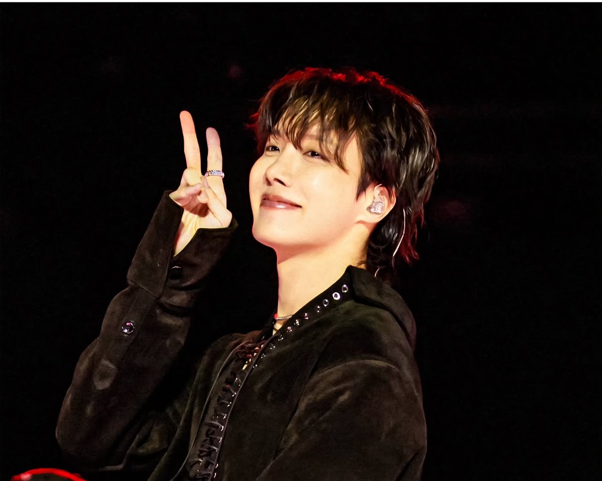 N15435426's tweet photo. #HAPPYJHOPEDAY
 #jhopeDay2026
 #jhope
おめでとう！ホビちゃん！
やっぱり笑顔が好きだわ。
会いたいな。素敵な1年になりますように！ https://t.co/iosiQoLWPB