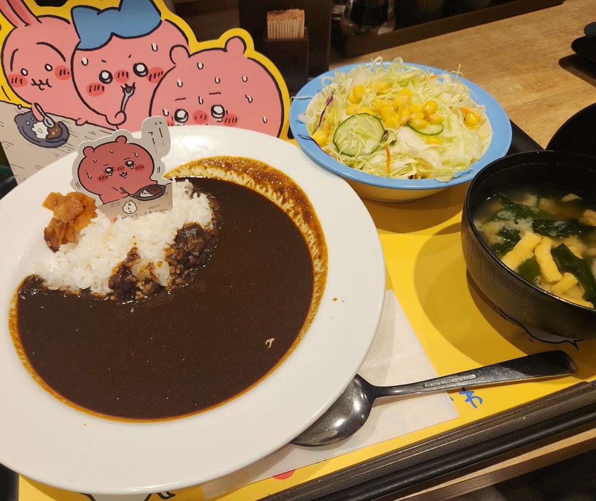 moe52804's tweet photo. 鬼辛カレーおいしかった😋🍴💕
友達の協力でうさモモGET💗
#ちいかわ　#うさぎ　#松屋　#モモンガ https://t.co/jDStQWcDTK
