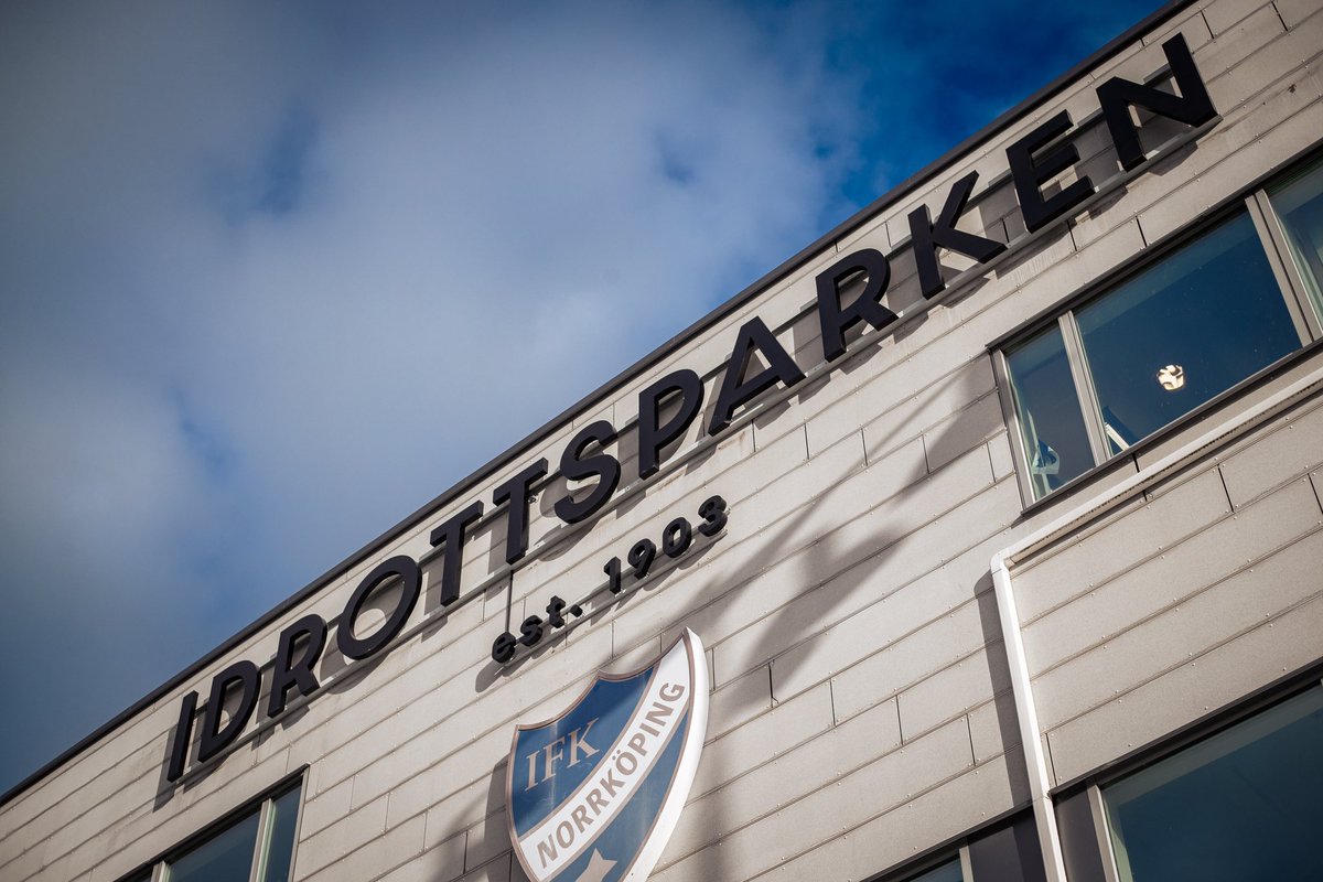 ifknorrkoping's tweet photo. Idrottsparken är tillbaka. Bokstavligt. 

Idag monterades bokstäverna, som tar oss tillbaka i historien och in i framtiden på en och samma gång, upp på arenans fasad. https://t.co/qxoeNDTbHe
