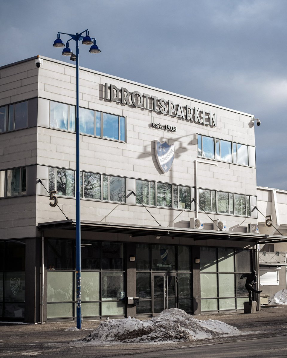 ifknorrkoping's tweet photo. Idrottsparken är tillbaka. Bokstavligt. 

Idag monterades bokstäverna, som tar oss tillbaka i historien och in i framtiden på en och samma gång, upp på arenans fasad. https://t.co/qxoeNDTbHe