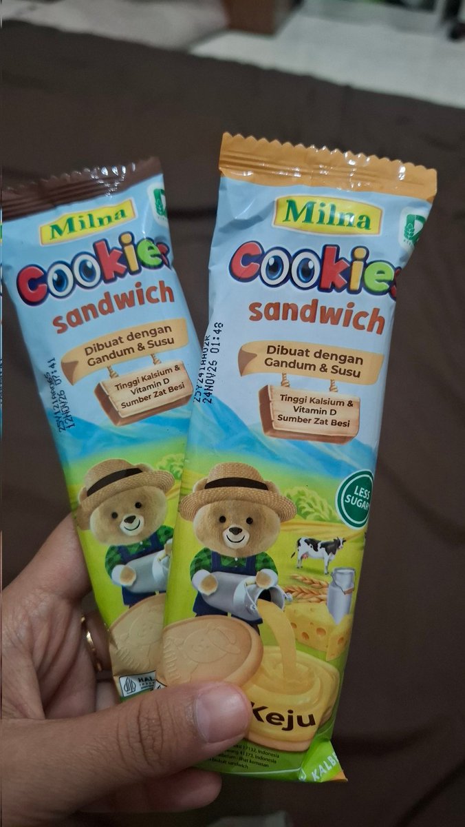 unnaaau's tweet photo. Mencoba makan cookies ini karena less sugar, ternyata enakkk https://t.co/ofJOH4W9fF