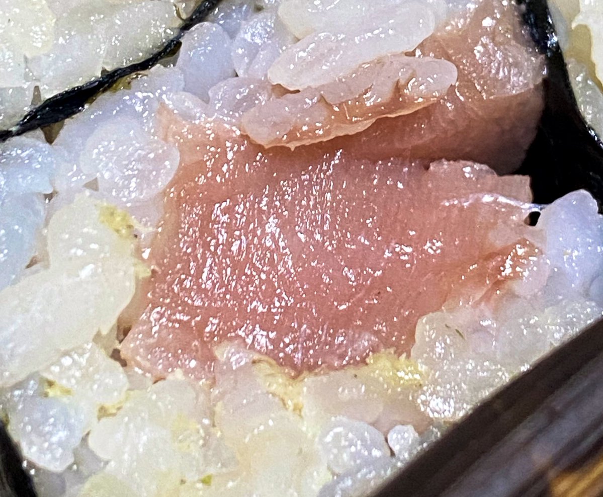 おみゃーげ

鉄火巻きじゃない…っ
トロじゃ…っ

脂は強すぎず甘味が強いトロじゃ…っ 