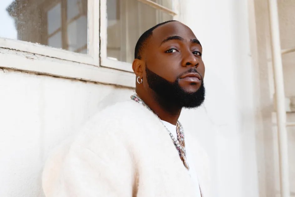 SAMKLEF's tweet photo. Dear @davido,

I was just thinking about you today and I said a prayer to the Master of the Universe to guide you through this year. I truly believe this season is important for you.
I sense there may be moments of turbulence, but storms don’t come to destroy — they come to strengthen and reposition. Please, as much as possible, avoid unnecessary conflict. Protect your peace. Choose calm over chaos.
There are some key people in your life right now who matter more than pride or temporary emotions. Make peace where you can. Strength is not always in reacting — sometimes it’s in restraint, wisdom, and grace.
May you be guided, protected, and elevated beyond every distraction. This year, may clarity, peace, and divine direction surround you. 🙏