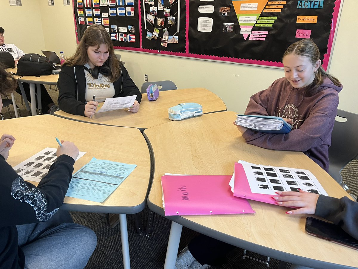 Señorita Hellmann tweet media